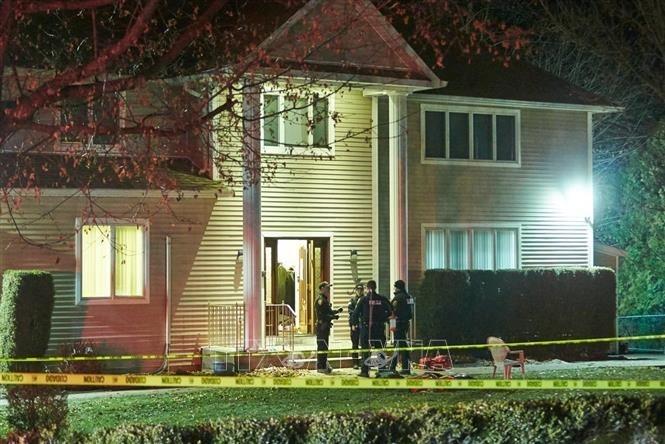 Trong ảnh: Cảnh sát điều tra tại hiện trường vụ tấn công bằng dao nhằm vào giáo đường Do Thái ở ngoại ô thành phố New York, Mỹ ngày 29/12/2019. Ảnh: The New York Times/TTXVN