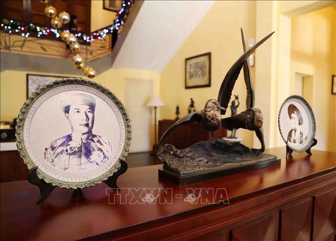 Trong ảnh: Các vật phẩm lưu niệm của vua Bảo Đại và hoàng hậu Nam Phương tại Dinh 1 Bảo Đại. Ảnh: Nhật Anh - TTXVN