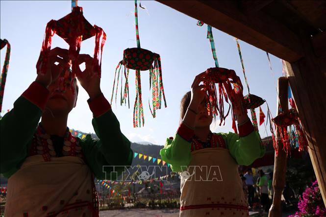 Photo: Women of ethnic groups at the festival. VNA Photo