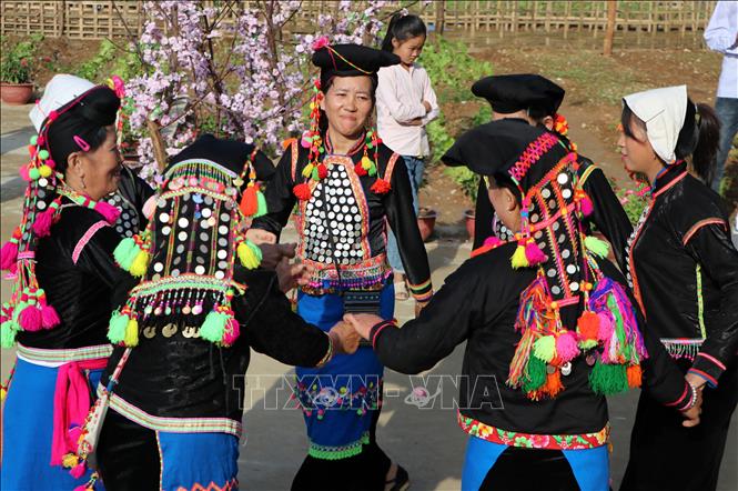 Photo: Women of ethnic groups at the festival. VNA Photo