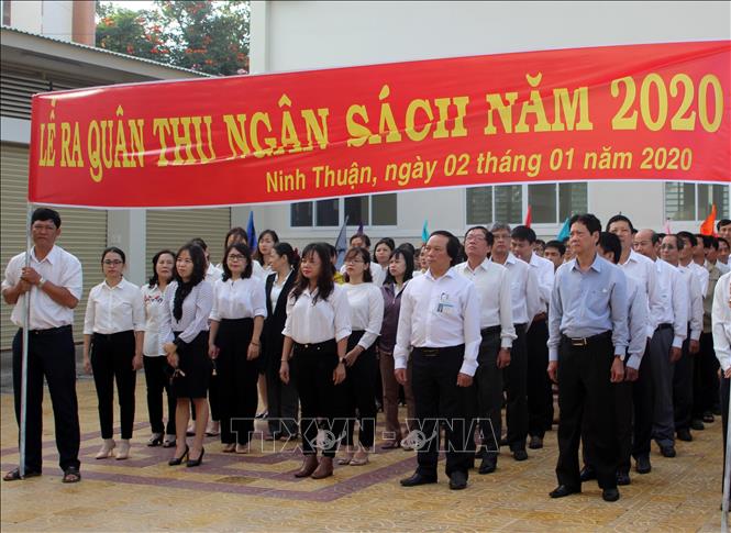 Trong ảnh: Quang cảnh lễ ra quân tuyên truyền thu ngân sách năm 2020. Ảnh: Công Thử - TTXVN