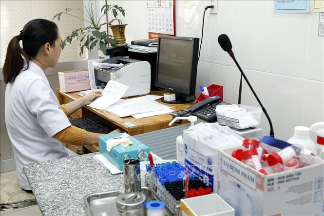 Trong ảnh: Trung tâm y tế huyện Đơn Dương (Lâm Đồng) thực hiện nhiều kỹ thuật vượt tuyến, người dân đã tin tưởng tuyến y tế cơ sở, hạn chế phải chuyển lên tuyến tỉnh. Ảnh: Dương Ngọc - TTXVN