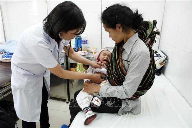 Trong ảnh: Trung tâm y tế huyện Đơn Dương (Lâm Đồng) thực hiện nhiều kỹ thuật vượt tuyến, người dân đã tin tưởng tuyến y tế cơ sở, hạn chế phải chuyển lên tuyến tỉnh. Ảnh: Dương Ngọc - TTXVN