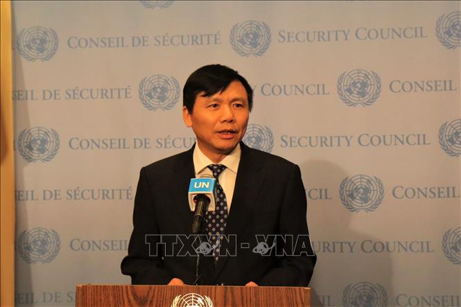 Photo: Ambassador Dang Dinh Quy, head of the Vietnamese Permanent Mission to the UN, speaks at the flag ceremony. VNA Photo: Khắc Hiếu