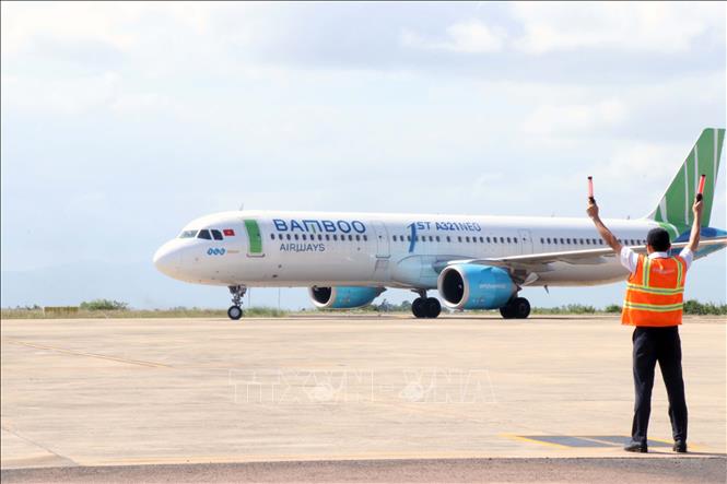 Trong ảnh: Chuyến bay số hiệu QH9457 của hãng Bamboo Airways khởi hành từ sân bay quốc tế Cheongju (Hàn Quốc) hạ cánh an toàn xuống sân bay Phù Cát. Ảnh: Phạm Kha – TTXVN