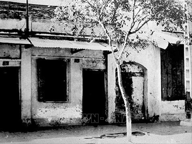 Đáp ứng những đòi hỏi của thực tiễn cách mạng, ngày 17/6/1929, Kỳ Bộ Bắc Kỳ Hội Việt Nam cách mạng Thanh niên đã thành lập Đông Dương Cộng sản Đảng tại Hà Nội. Tháng 11/1929, các đồng chí Tổng bộ và Kỳ Bộ Nam Kỳ của Hội Việt Nam cách mạng Thanh niên quyết định thành lập An Nam Cộng sản Đảng. Ngày 1/1/1930, những đại biểu ưu tú của Tân Việt cách mạng Đảng (một tổ chức tiền thân của Đảng) đã họp và thành lập Đông Dương Cộng sản Liên Đoàn ở Trung Kỳ. Trong ảnh: Nhà số 5D phố Hàm Long, Hà Nội - nơi thành lập Chi bộ cộng sản đầu tiên ở Việt Nam, tháng 3/1929. Ảnh: Tư liệu/TTXVN phát