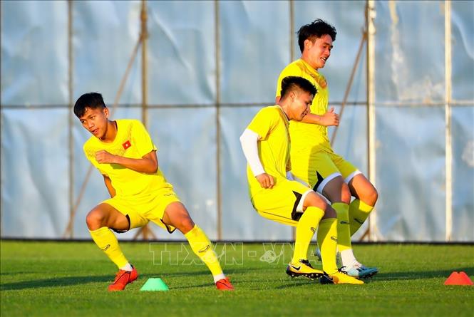 Trong ảnh: Các cầu thủ U23 Việt Nam khởi động. Ảnh: Hoàng Linh-TTXVN