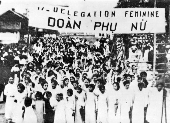 Trong ảnh: Phụ nữ Hà Nội tham gia mít tinh mừng ngày Quốc tế Lao động tại Khu Đấu xảo (tháng 5/1938) do Mặt trận Dân chủ Đông Dương tổ chức, trong Cao trào cách mạng đòi dân sinh, dân chủ (1936 - 1939). Ảnh: Tư liệu TTXVN