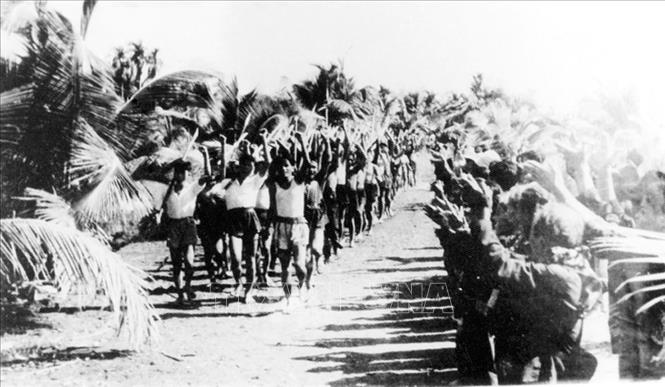 Trong ảnh: Ngày 1/6/1945, tổ chức Thanh niên Tiền phong ra đời ở Nam Bộ. Đây là phong trào thanh niên hoạt động theo định hướng của Đảng, có vai trò tích cực trong quá trình vận động, tập hợp lực lượng thanh niên chuẩn bị cho cuộc Tổng khởi nghĩa Tháng Tám năm 1945. Ảnh: Tư liệu TTXVN