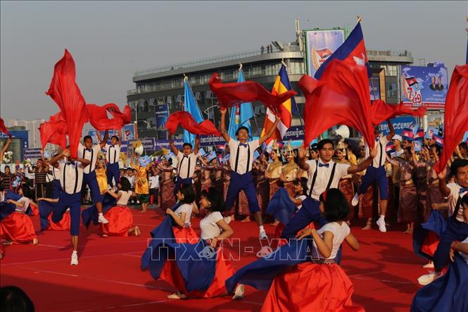 Trong ảnh: Biểu diễn văn nghệ chào mừng. Ảnh: Nguyễn Vũ Hùng - PV TTXVN tại Campuchia