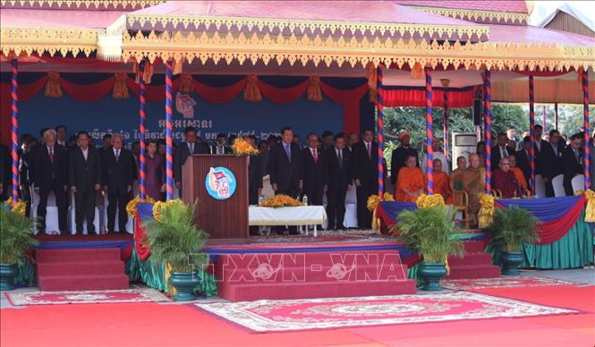 Trong ảnh: Thủ tướng Vương quốc Campuchia Samdech Akka Moha Sena Padei Techo Hun Sen và các đại biểu tại lễ kỷ niệm. Ảnh: Nguyễn Vũ Hùng - PV TTXVN tại Campuchia