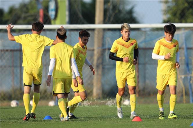 Các cầu thủ U23 Việt Nam trong bài tập khởi động. Ảnh: Hoàng Linh-TTXVN 