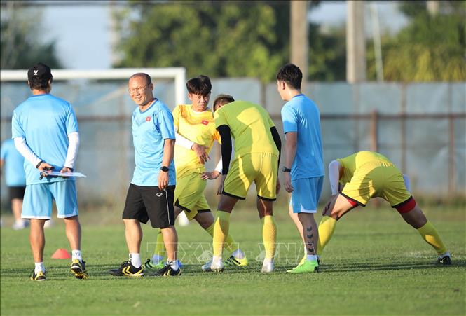 HLV Park Hang Seo cùng các học trò. Ảnh: Hoàng Linh-TTXVN 