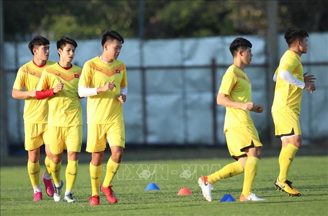 Các cầu thủ U23 Việt Nam trong bài tập khởi động. Ảnh: Hoàng Linh-TTXVN 