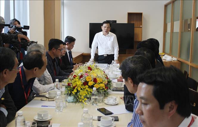 Trong ảnh: Bộ trưởng Bộ Nông nghiệp và Phát triển nông thôn Nguyễn Xuân Cường làm việc với Hiệp hội gỗ và lâm sản Việt Nam. Ảnh: Xuân Anh  -TTXVN