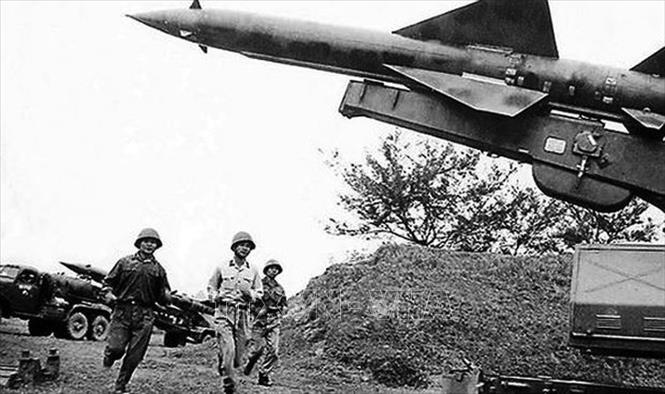 Trong ảnh: Bộ đội Tên lửa - lực lượng chủ lực trong  chiến dịch phòng không bảo vệ Thủ đô 12 ngày đêm tháng 12/1972, góp phần làm nên Chiến thắng 