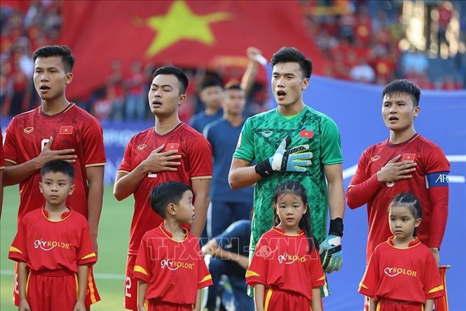Trong ảnh: Các cầu thủ hát vang bài hát Quốc ca. Ảnh Hoàng Linh - TTXVN