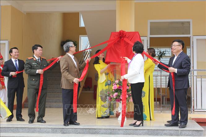 Trong ảnh: Thường trực Ban Bí thư Trần Quốc Vượng cùng đoàn công tác của Trung ương và tỉnh Yên Bái dự lễ khánh thành công trình Trường Phổ thông Dân tộc bán trú Trung học cơ sở xã Nậm Lành, huyện Văn Chấn. Ảnh: TTXVN phát