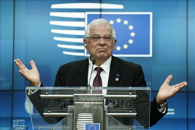 Trong ảnh: Đại diện cấp cao EU về chính sách an ninh và đối ngoại Josep Borrell trong buổi họp báo sau cuộc họp khẩn của các Ngoại trưởng EU ở Brussels, Bỉ ngày 10/1/2020. Ảnh: AFP/TTXVN