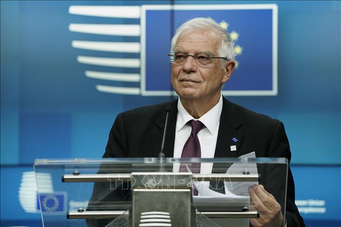 Trong ảnh: Đại diện cấp cao EU về chính sách an ninh và đối ngoại Josep Borrell trong buổi họp báo sau cuộc họp khẩn của các Ngoại trưởng EU ở Brussels, Bỉ ngày 10/1/2020. Ảnh: AFP/TTXVN