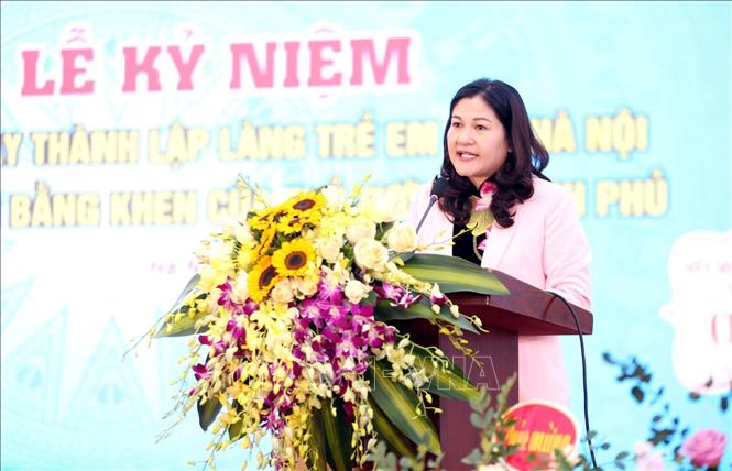 Trong ảnh: Thứ trưởng Bộ Lao động – Thương binh và Xã hội Nguyễn Thị Hà, Chủ tịch Làng trẻ em SOS Việt Nam phát biểu tại Lễ kỷ niệm. Ảnh: Anh Tuấn – TTXVN
