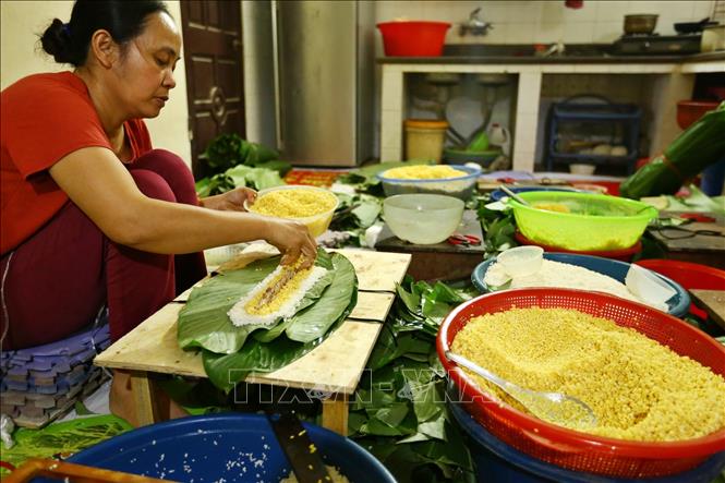 Trong ảnh: Bánh chưng làng Lỗ Khê chủ yếu là loại bánh dài. Ảnh: Minh Quyết – TTXVN