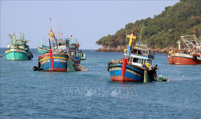Trong ảnh: Tàu cá neo đậu trên vùng biển đảo Thổ Chu, huyện Phú Quốc (Kiên Giang). Ảnh: Lê Huy Hải - TTXVN