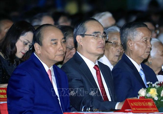 Trong ảnh: Thủ tướng Nguyễn Xuân Phúc và các đại biểu tham dự lễ kỷ niệm. Ảnh: Thống Nhất- TTXVN
