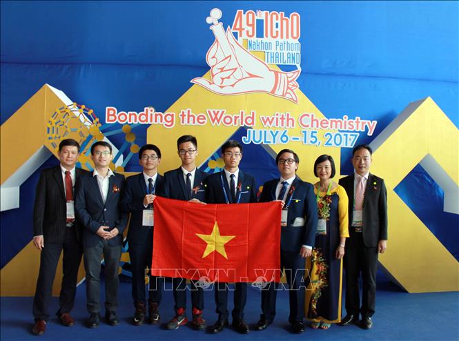 Trong ảnh: Đoàn Việt Nam tham dự Olympic Hoá học quốc tế năm 2017 lần thứ 49. Ảnh: TTXVN phát