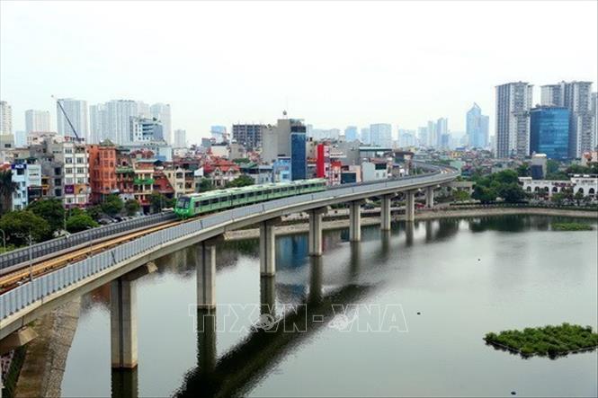Trong ảnh: Thủ đô Hà Nội tiếp tục có bước phát triển mạnh mẽ cả về quy mô, diện mạo với những thành tựu to lớn, toàn diện góp phần quan trọng vào thành tựu chung của cả nước, xứng đáng với danh hiệu “Thành phố vì hòa bình”. Ảnh: Huy Hùng – TTXVN