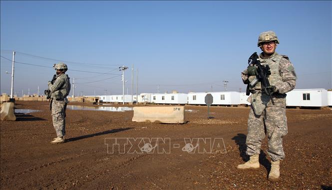 Trong ảnh (tư liệu): Binh sĩ Mỹ gác tại căn cứ không quân Taji, cách thủ đô Baghdad của Iraq khoảng 20km về phía Bắc. Ảnh: AFP/TTXVN