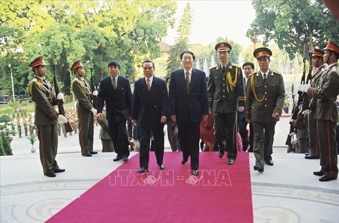 Trong ảnh: Thủ tướng Phan Văn Khải đón Thủ tướng Quốc vụ Viện Trung Quốc Chu Dung Cơ thăm Việt Nam, tháng 12/1999. Ảnh: Thế Thuần-TTXVN
