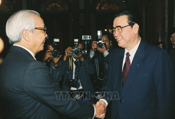Trong ảnh: Ngày 30/11/1992, tại Hà Nội, Thủ tướng Võ Văn Kiệt đón và hội đàm với Thủ tướng Quốc vụ Viện Trung Quốc Lý Bằng sang thăm hữu nghị chính thức Việt Nam. Ảnh: Minh Đạo - TTXVN