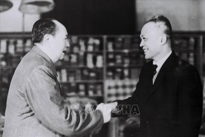Trong ảnh: Chủ tịch Mao Trạch Đông tiếp Chủ tịch Nguyễn Hữu Thọ, 19/11/1973. Ảnh: TTXVN