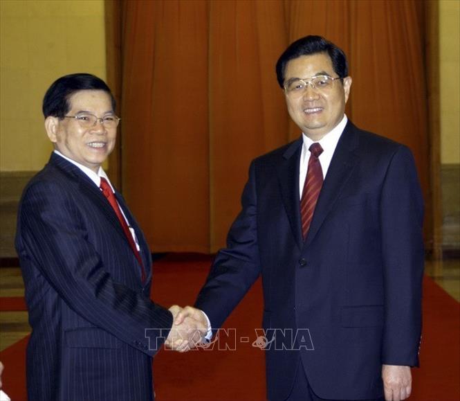Trong ảnh: Tổng Bí thư, Chủ tịch Trung Quốc Hồ Cẩm Đào đón Chủ tịch nước Nguyễn Minh Triết thăm hữu nghị chính thức Trung Quốc từ ngày 15 - 18/5/2007. Ảnh: Nguyễn Khang - TTXVN