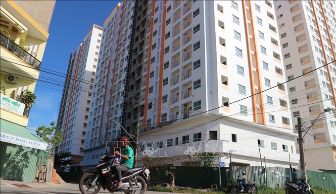 Trong ảnh: Dự án Nhà ở xã hội HQC Nha Trang gồm có 4 khối nhà với tổng cộng hơn 1.000 căn hộ, đến nay chủ đầu tư đã chậm tiến độ hơn 3 năm với 8 lần thất hứa giao nhà cho khách hàng. Ảnh: Nguyễn Dũng-TTXVN