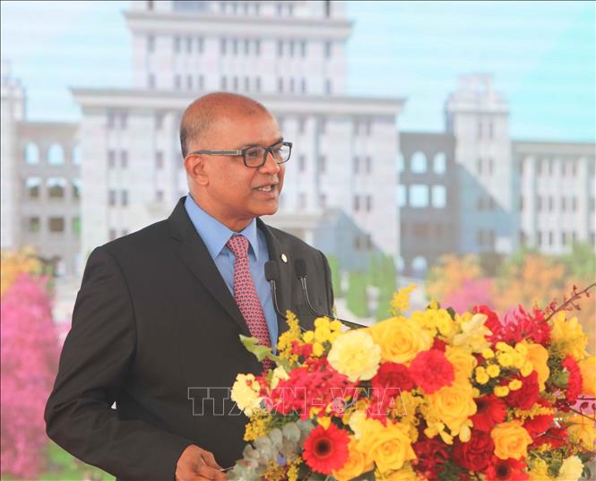 Photo: The university’s Dean Prof. Rohit Verma speaks at the ceremony. VNA Photo: Thanh Tùng