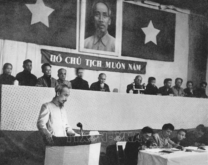 Trong ảnh: Chủ tịch Hồ Chí Minh đọc báo cáo tại kỳ họp thứ III, Quốc hội khóa I, thông qua Luật Cải cách ruộng đất (12/1953). Ảnh: Tư liệu/TTXVN