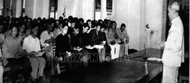 Trong ảnh: Chủ tịch Hồ Chí Minh nói chuyện tại Hội nghị toàn quốc tổng kết công tác sửa chữa những sai lầm trong quá trình thực hiện Cải cách ruộng đất (tháng 12/1957). Ảnh: Tư liệu/TTXVN phát