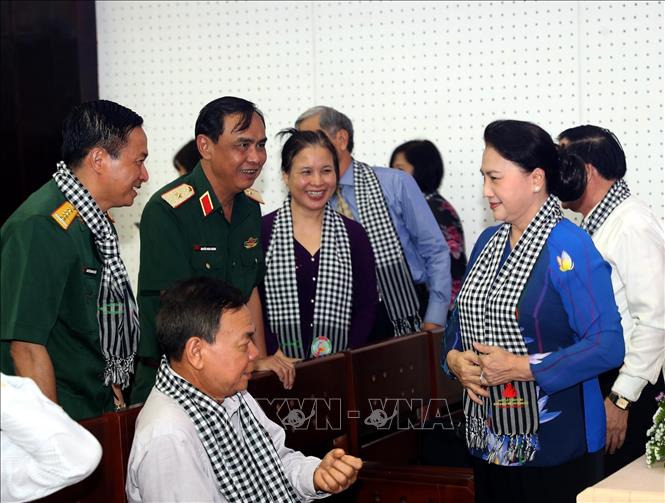 Trong ảnh: Chủ tịch Quốc hội Nguyễn Thị Kim Ngân với các đại biểu dự buổi họp mặt. Ảnh: Trọng Đức - TTXVN