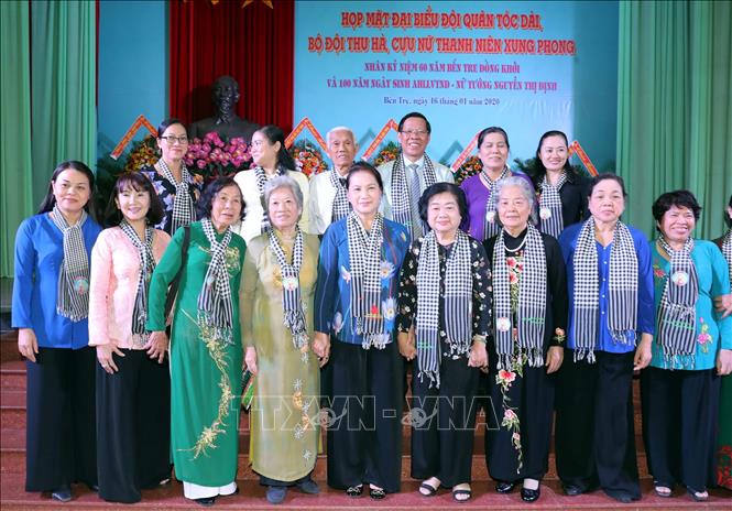 Trong ảnh: Chủ tịch Quốc hội Nguyễn Thị Kim Ngân với các đại biểu tại buổi gặp mặt. Ảnh: Trọng Đức - TTXVN