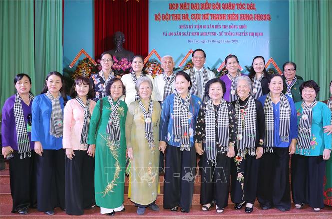 Trong ảnh: Chủ tịch Quốc hội Nguyễn Thị Kim Ngân với các đại biểu tại buổi gặp mặt. Ảnh: Trọng Đức - TTXVN