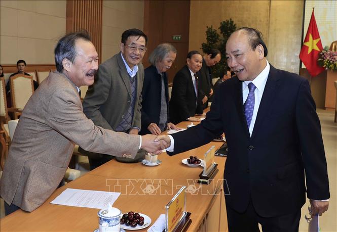 Trong ảnh: Thủ tướng Nguyễn Xuân Phúc với các đại biểu dự buổi gặp mặt. Ảnh: Thống Nhất –TTXVN