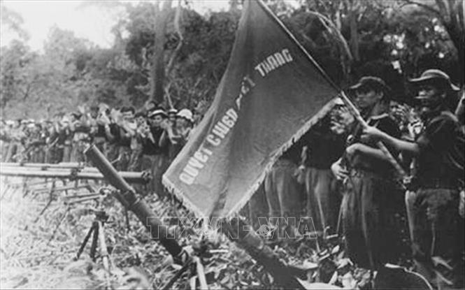 Trong ảnh: Chiến thắng Bầu Bàng - Dầu Tiếng (12 - 27/11/1965) củng cố niềm tin đánh thắng Mỹ, mở ra phong trào 