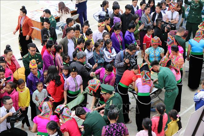 Chương trình thu hút đông sự tham gia của cán bộ, chiến sỹ và nhân dân các dân tộc trên địa bàn xã Mường Sai, huyện Sông Mã. Ảnh: Diệp Anh - TTXVN