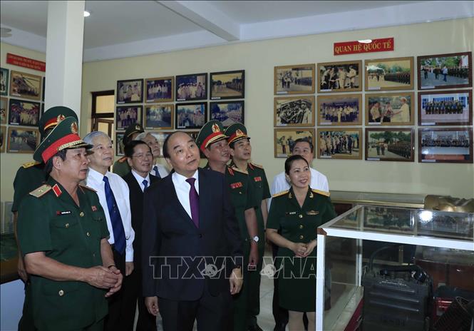 Photo: Prime Minister Nguyen Xuan Phuc visits the Army Officer Training College 2’s archive house. VNA Photo: Thống Nhất