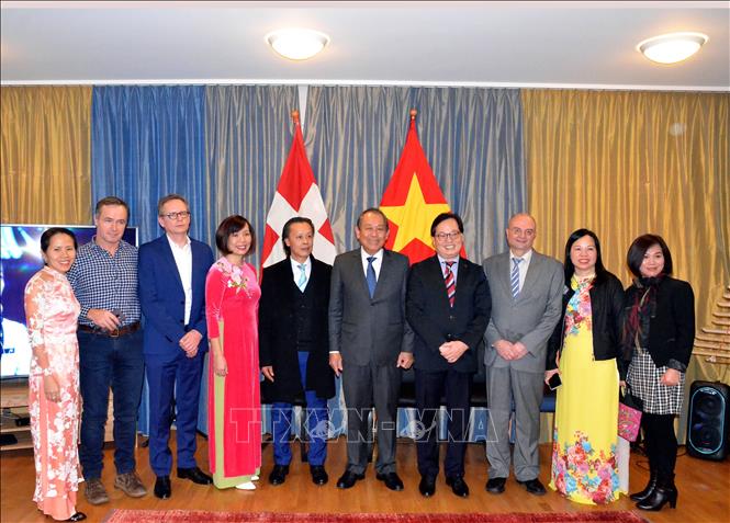 Phó Thủ tướng Thường trực Chính phủ Trương Hòa Bình tham dự Tết cộng đồng tại Thụy Sĩ. Ảnh: Tố Uyên-P/v TTXVN tại Geneva