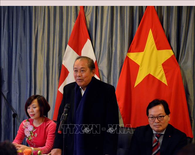 Phó Thủ tướng Thường trực Chính phủ Trương Hòa Bình phát biểu tại buổi gặp gỡ kiều bào Thụy Sĩ nhân dịp Tết cộng đồng. Ảnh: Tố Uyên-P/v TTXVN tại Geneva