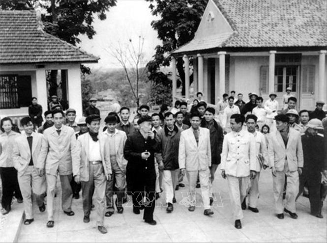 Trong ảnh: Bác Hồ trong lần về thăm Đảng bộ và nhân dân Vĩnh Phúc, ngày 2/3/1963. Ảnh: Tư liệu TTXVN