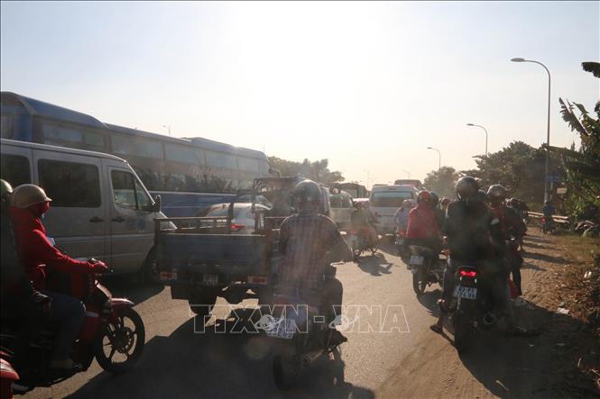 Trong ảnh: Ùn tắc giao thông đoạn qua cầu Kênh Xáng, huyện Châu Thành. Ảnh: Minh Trí - TTXVN  